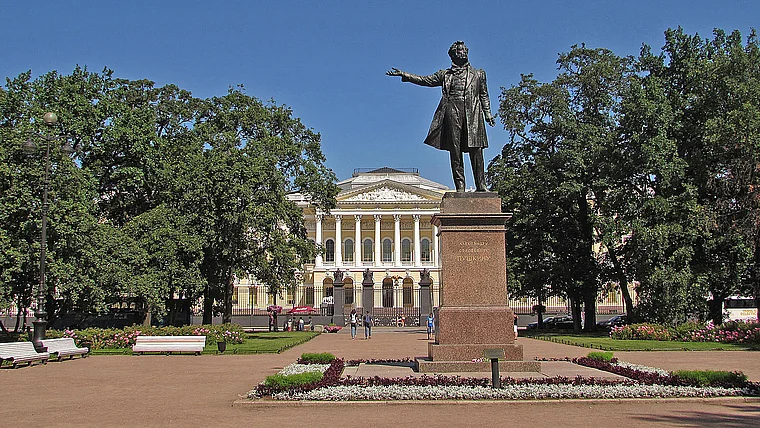 St. Petersburg Denkmal Puschkin
