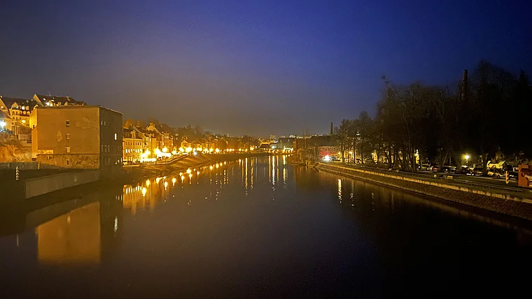 Görlitz Neißebrücke Blick auf Zgorzelec Nachtaufnahme