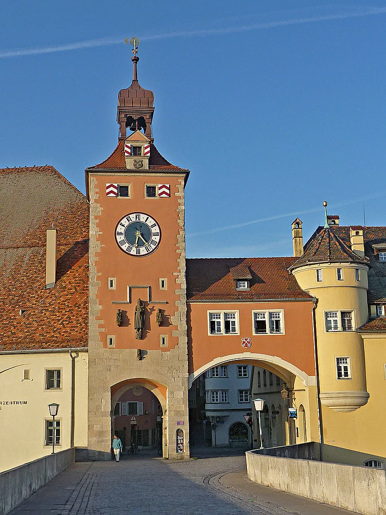 Regensburg Steinerne Brücke Blick auf Brückturm