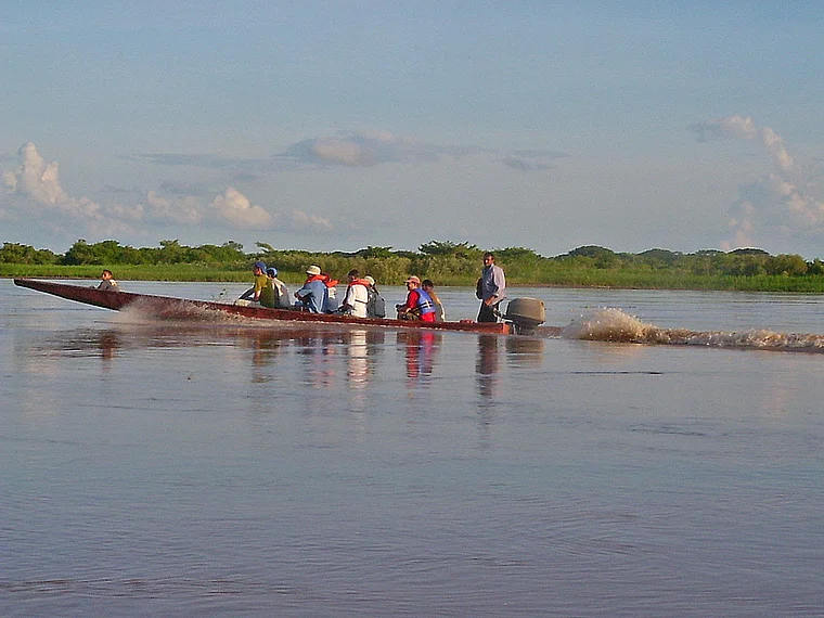 Venezuela Rio Apure Motorboot mit Touristen