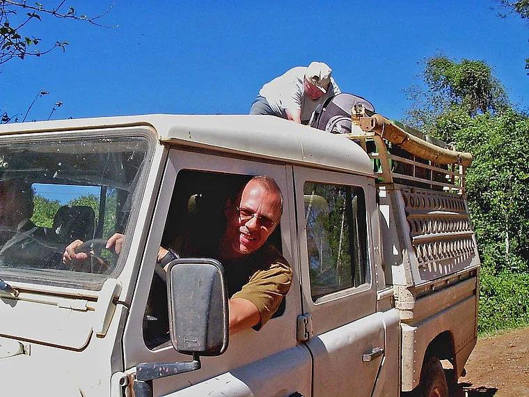 Tansania Landrover mit Fahrer nah