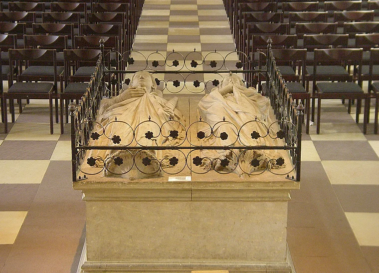 Braunschweig Dom innen Grabmal Heinrich der Löwe