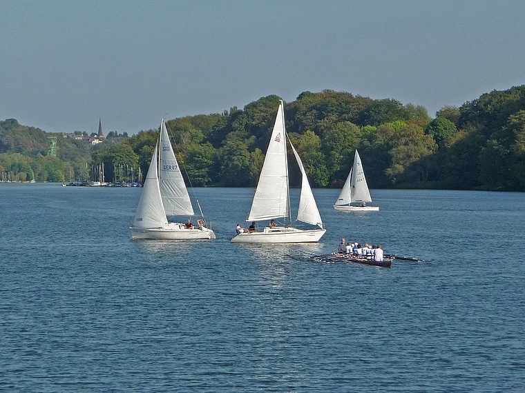 Essen Baldeneysee Segelboote und Ruderboot