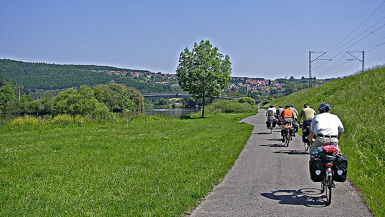 Main-Radweg bei Gemünden Gruppe von Radfahrern