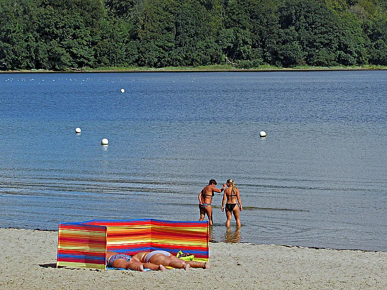 Flensburg Wassersleben Menschen am Strand