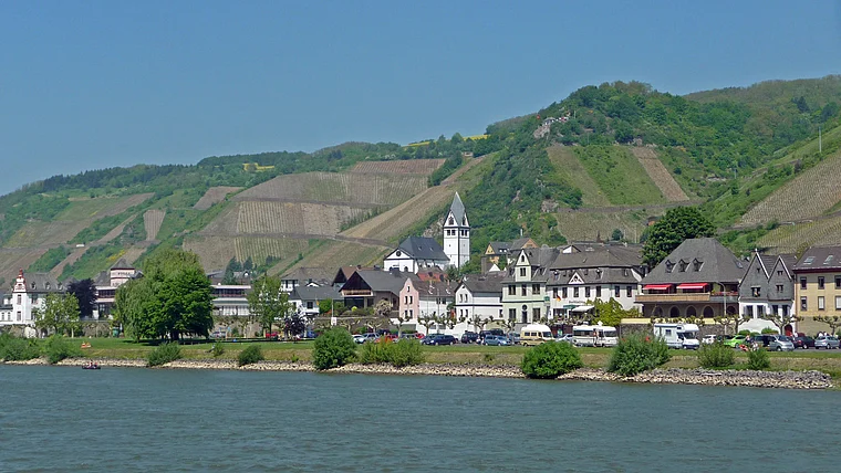 Leutesdorf Blick auf Rhein auf den Ort