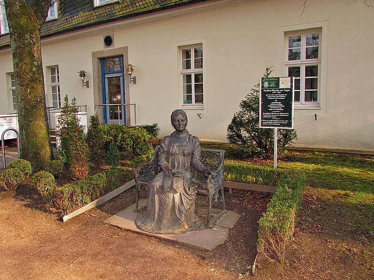 Horn-Bad Meinberg Kurpark Denkmal Fürstin Pauline