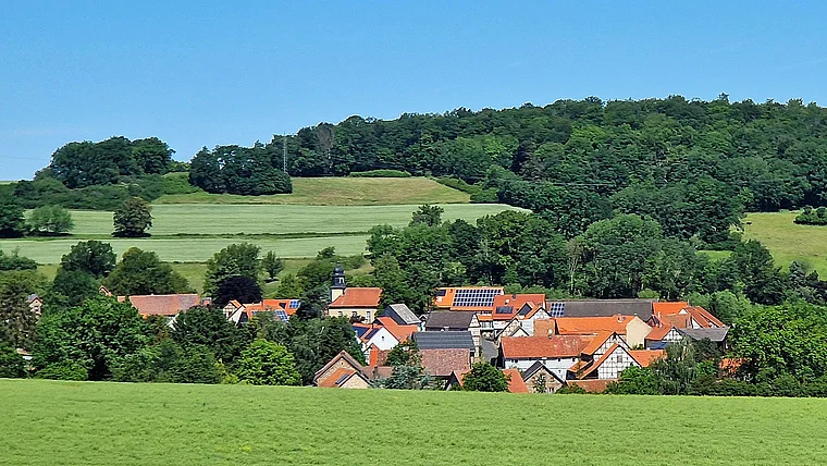 Knüllwald Berndshausen von fern