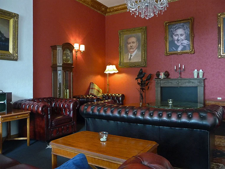 Vulkaneifel Hillesheim Krimi Hotel Lobby