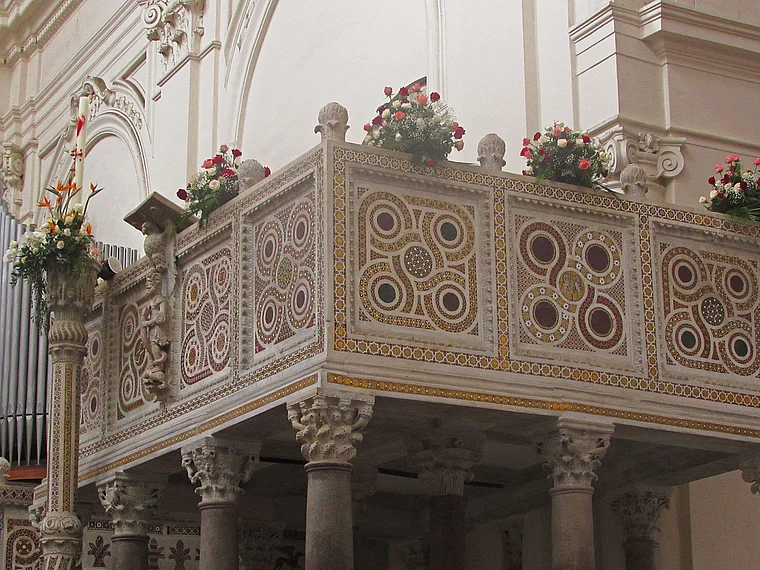 Salerno Duomo Kanzel