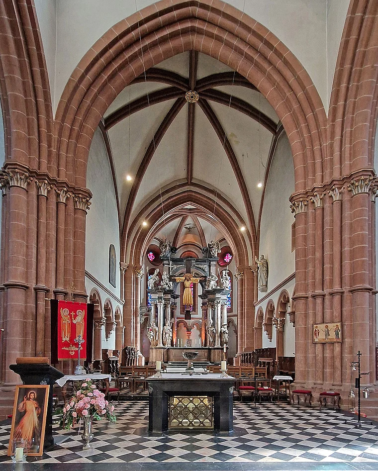 Seligenstadt Klosterkirche Altarraum
