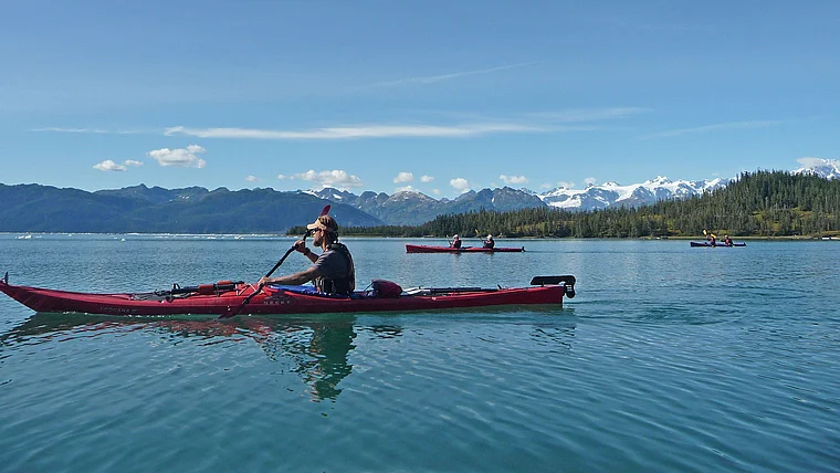 Alaska Columbia Bay Tourguide Sam Owen im Kanu