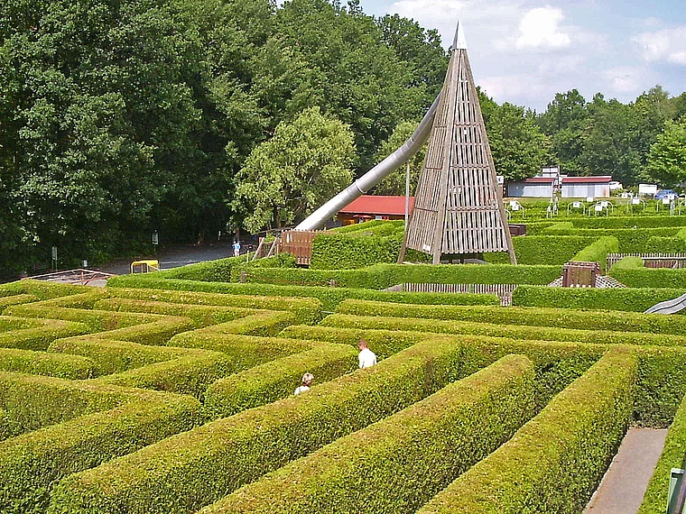 Kleinwelka Irrgarten Totale von oben mit Rutschbahn