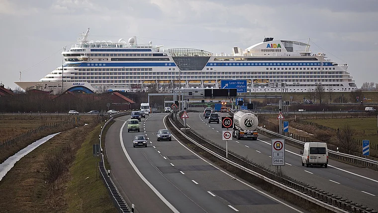 Papenburg Aida Sol auf der Ems