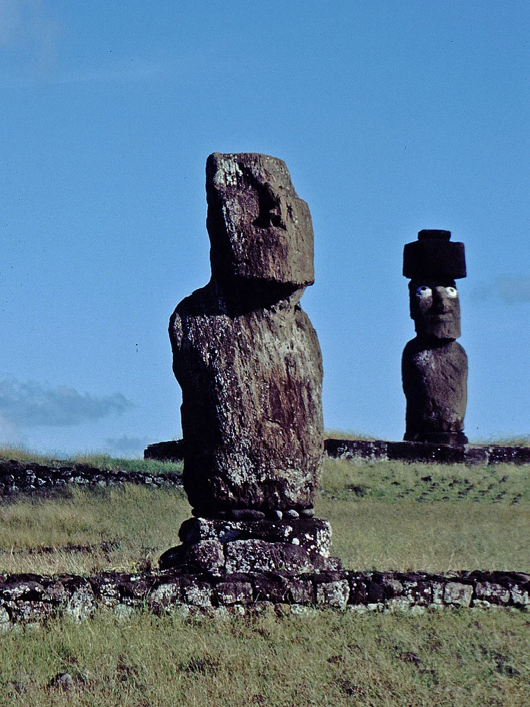 Osterinsel verwitweter und gut erhaltener Moai