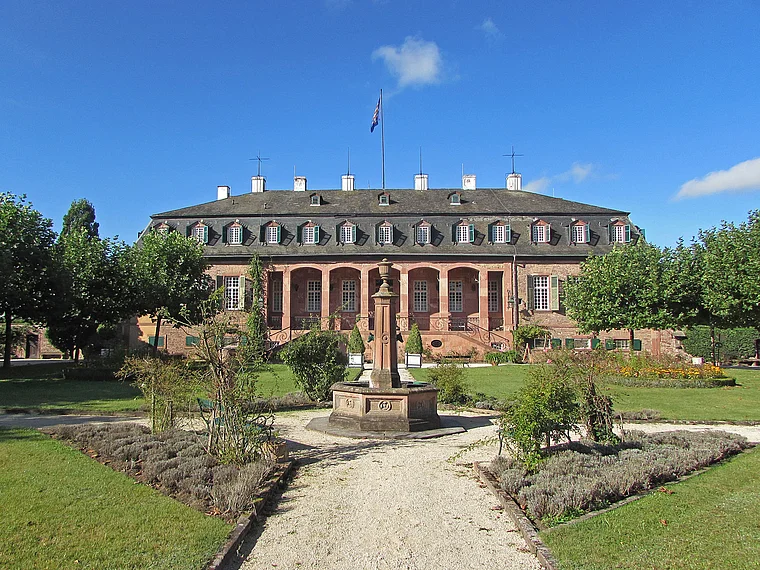 Langen Schloss Wolfsgarten Herrenhaus