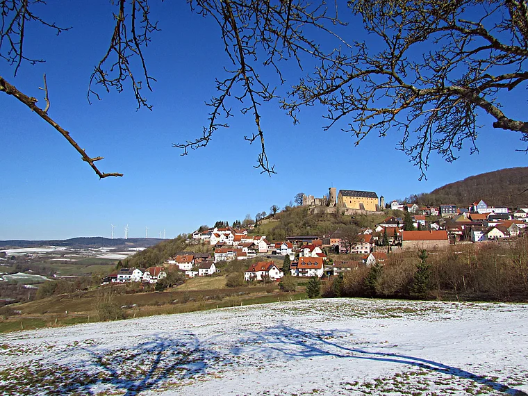 Sinntal Schwarzenfels von fern Winter