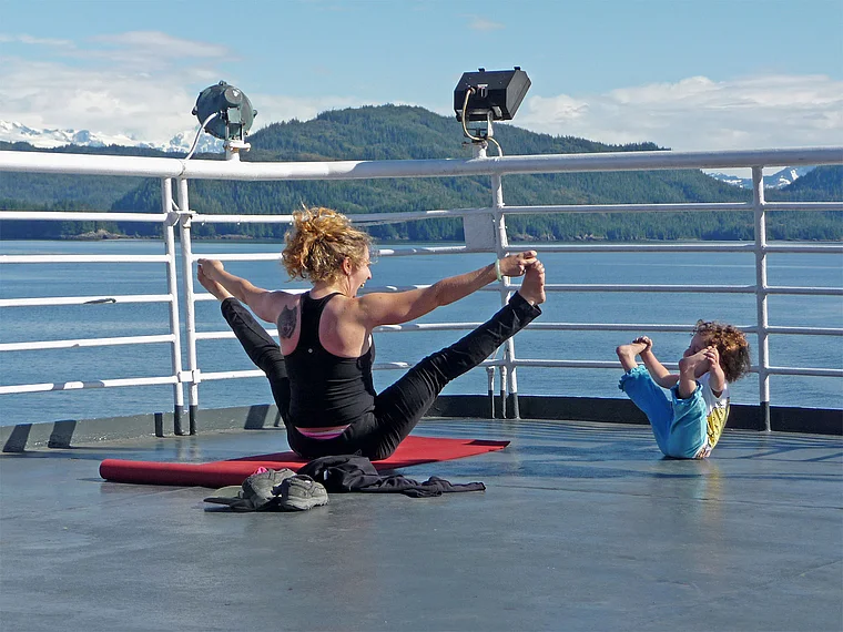 Alaska auf Fähre Valdez Whittier Yoga
