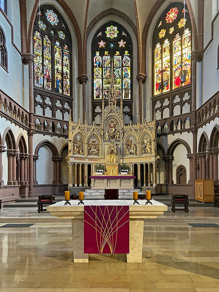 Heppenheim Peterskirche Altarraum