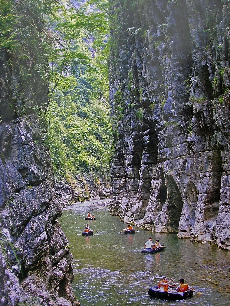 Daning Schlauchboote in Schlucht