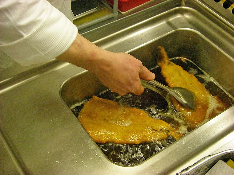 Friaul Sutrio Trattoria alle Trote Fritteuse mit Bachforelle