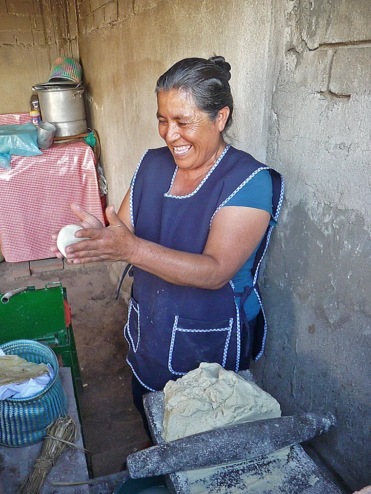 Mexiko Tortillas Teig kneten