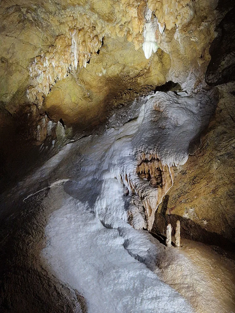 Weilburg Kubacher Kristallhöhle Sinter