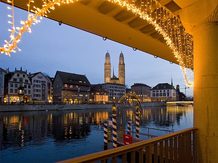 Zürich Limmat Weihnachtsbeleuchtung