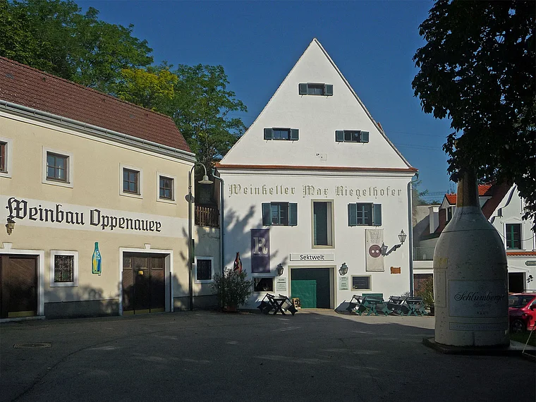 Weinviertel Poysdorf Sektkeller Riegelhofer außen