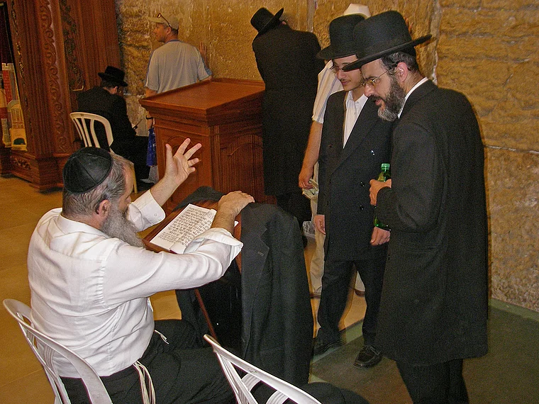 Jerusalem ultraorthodoxe Juden diskutieren
