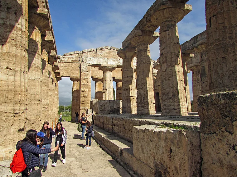 Paestum Poseidon Tempel innen