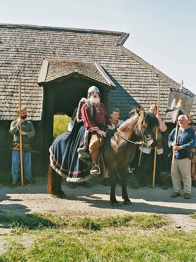 Südschweden Foteviken Jarl Per zu Pferd