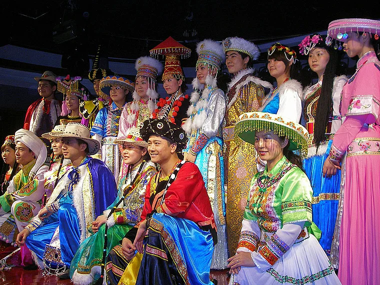 Jangtsekiang Victoria Anna Show Ensemble