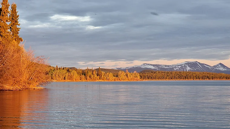 Kanada British Columbia Atlin Lake Abendlicht