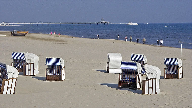 Usedom Ahlbeck Strand mit Blick auf Seebrücke