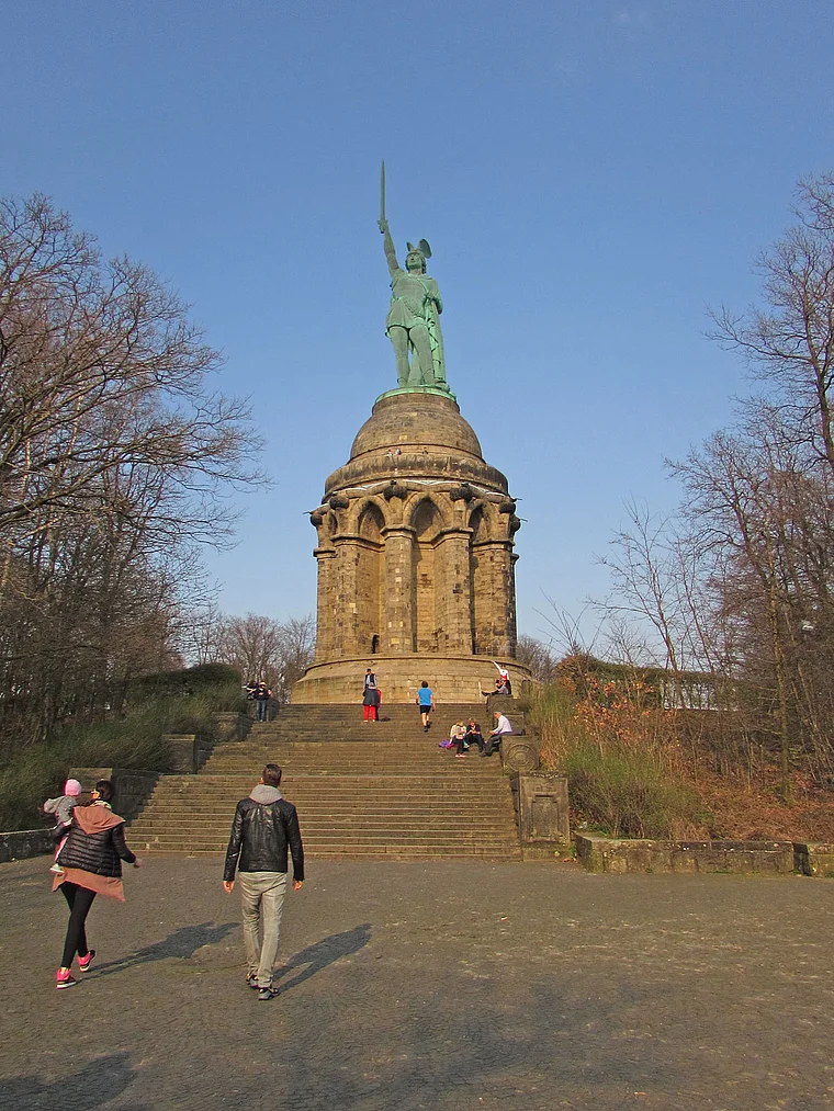 Detmold Hermannsdenkmal Touristen