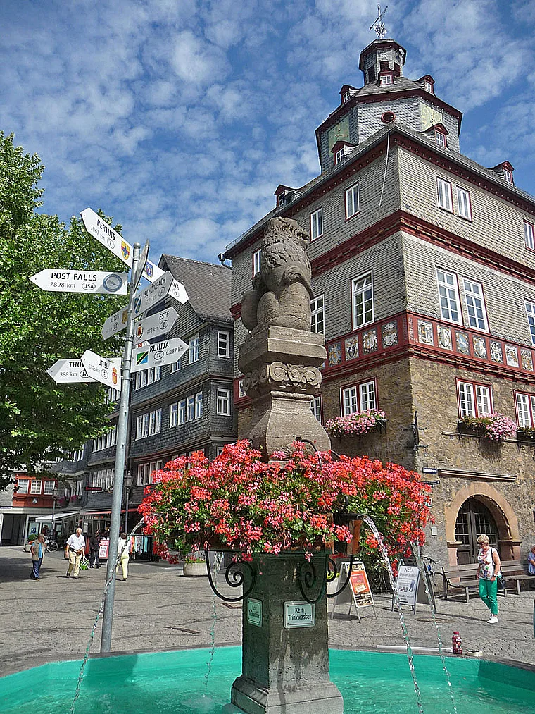 Herborn Marktbrunnen und Rathaus