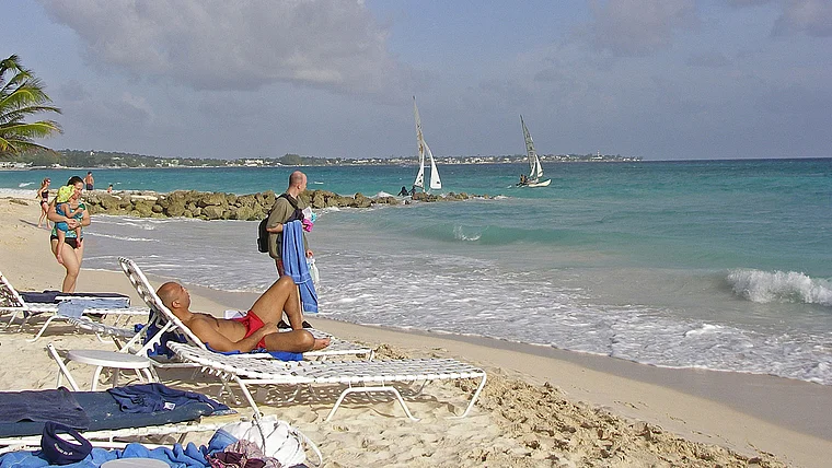Barbados Silver Sands Strand mit Touristen