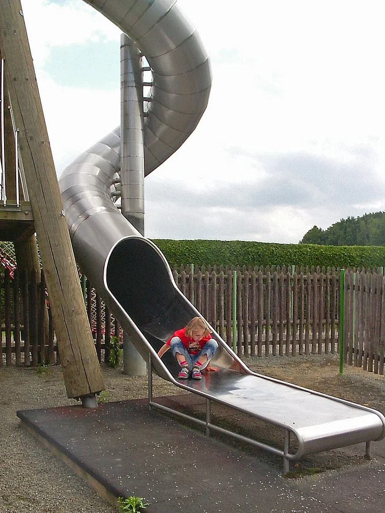 Kleinwelka Irrgarten Rutschbahn mit Kind