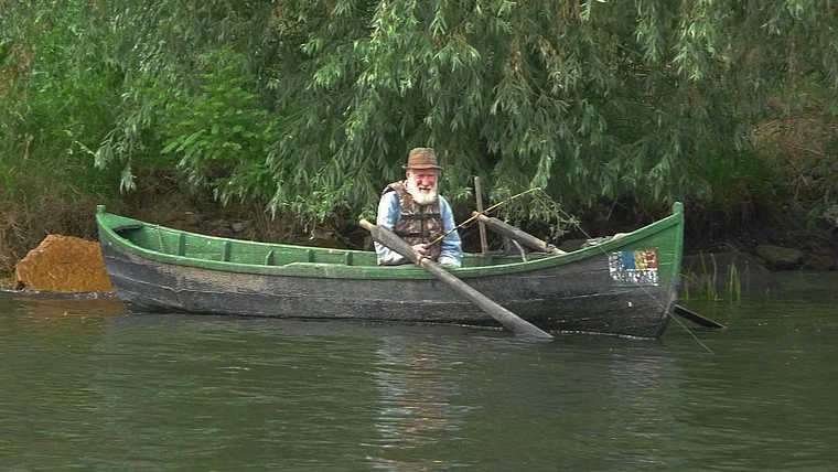 Rumänien Donau Delta Angler auf Boot