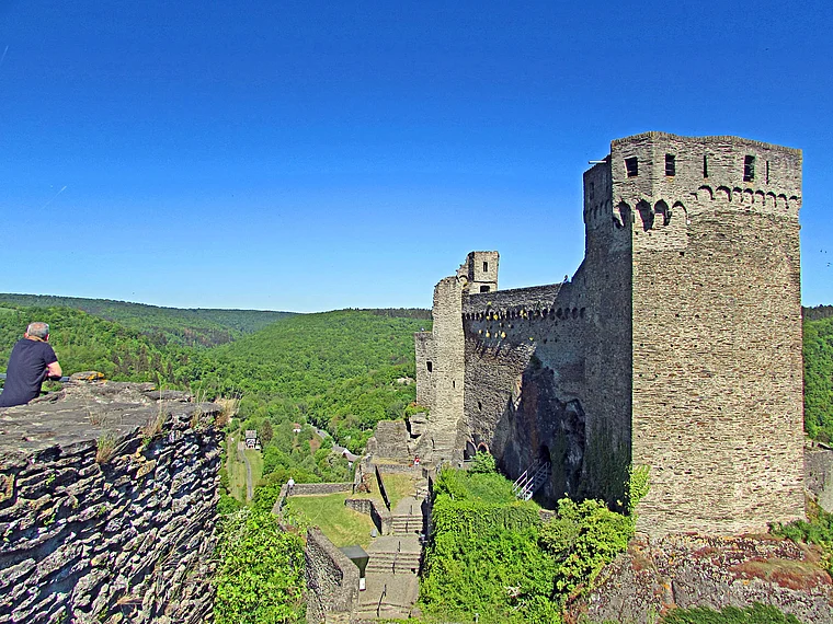 Hohenstein (Taunus) Burg Sommer