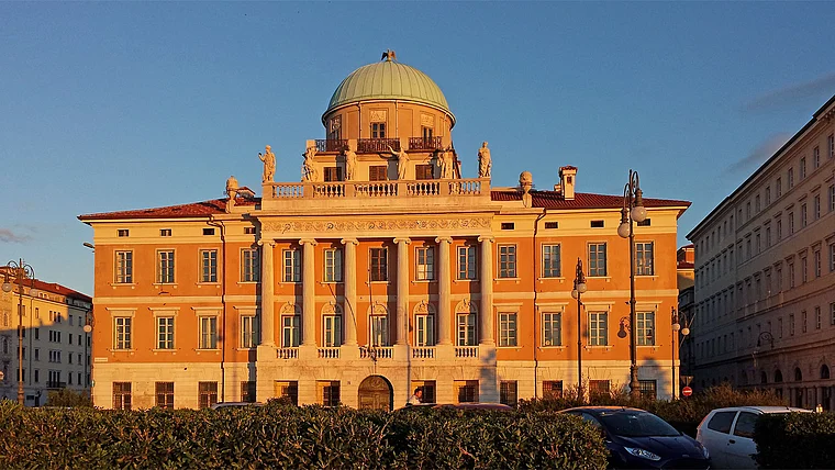 Triest Palazzo Carciotti Sonnenuntergang