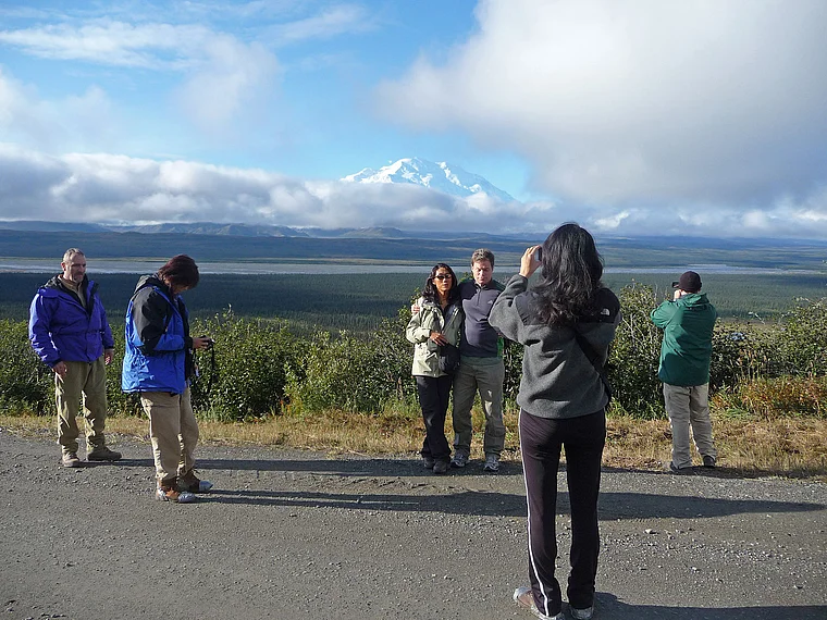 Alaska Touristen vor Mount Denali