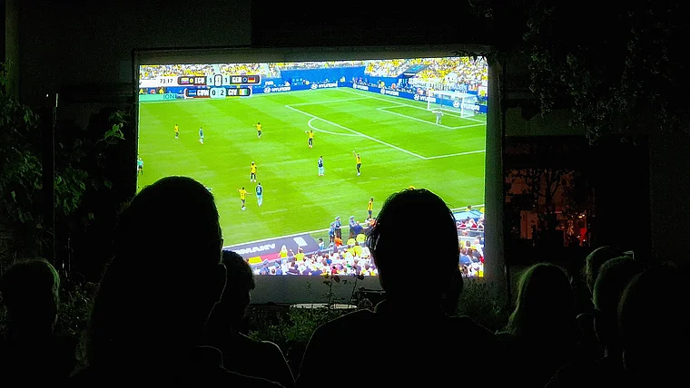 Deutschland-Ecuador auf der Leinwand Totale