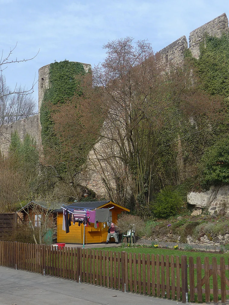 Vulkaneifel Hillesheim Stadtmauer und Schrebergarten