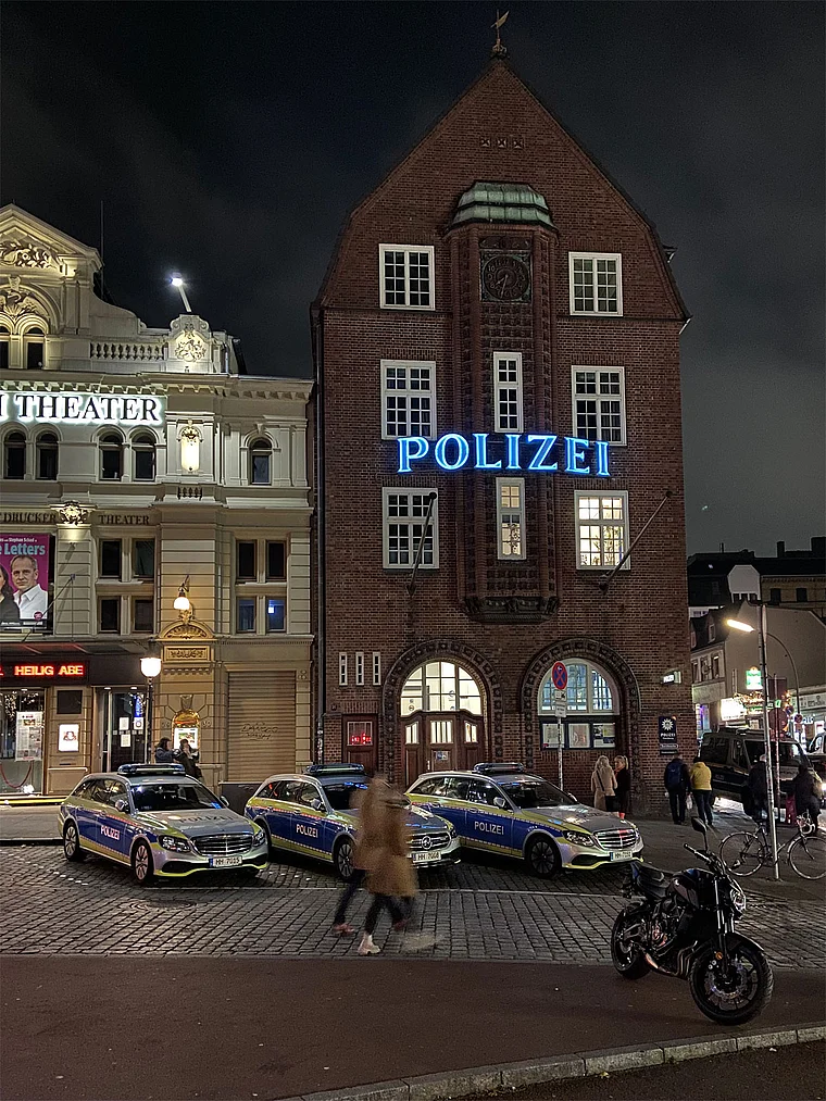 Hamburg Davidwache außen Nachtaufnahme