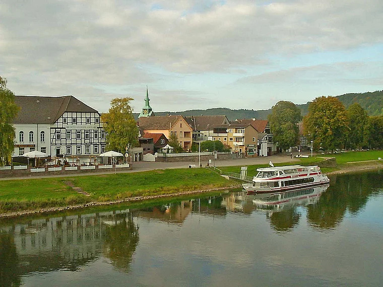 Bodenwerder Weser Ausflugsschiff