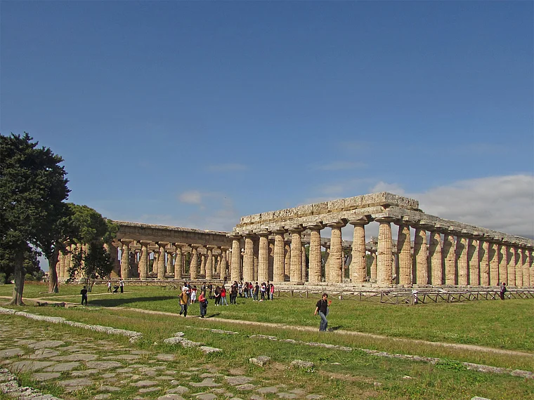 Paestum Hera Tempel von fern