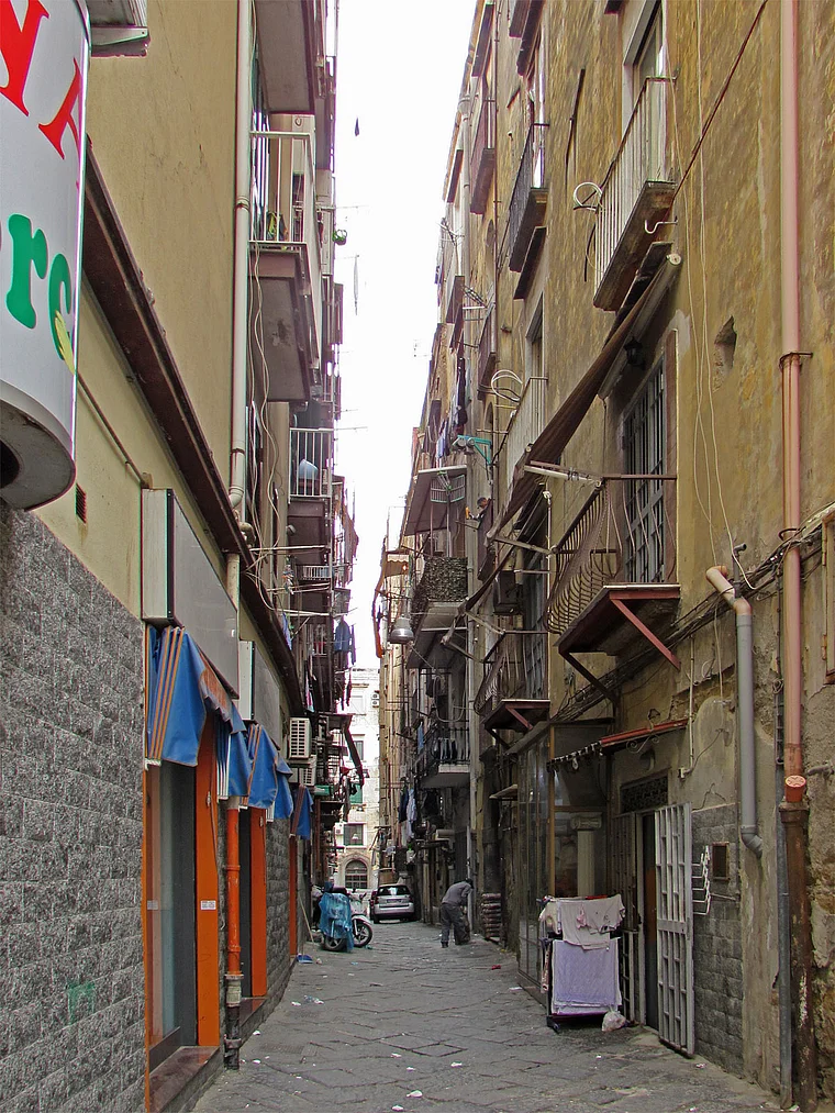 Neapel Altstadt enge Gasse