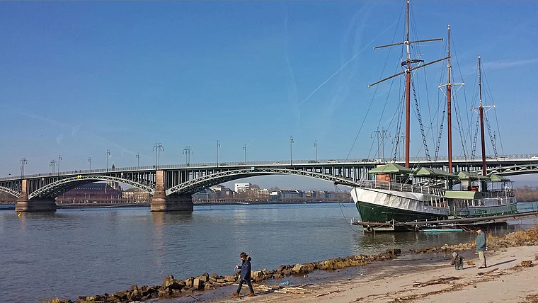 Mainz-Kastel Segelschiff